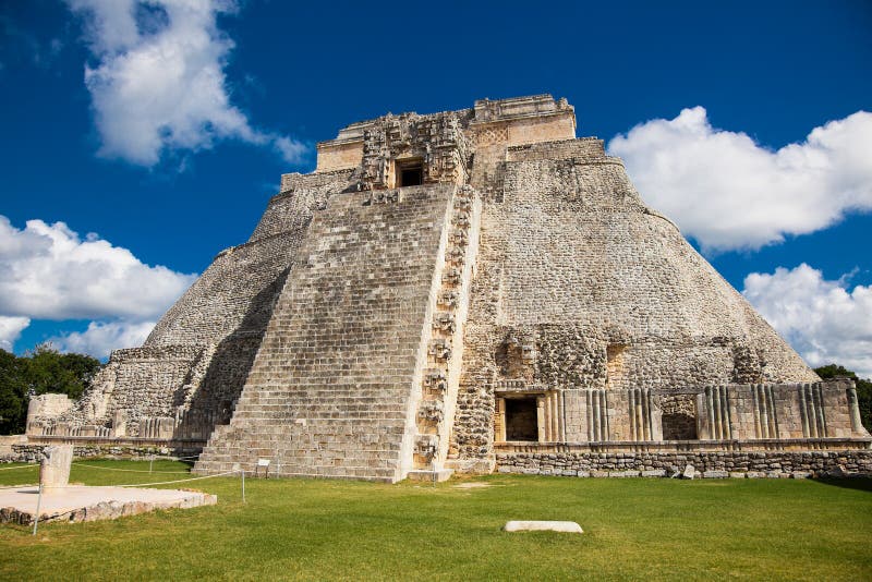 Piramide Del Adivino in Uxmal, Yucatan, Mexico. Editorial Stock Photo ...