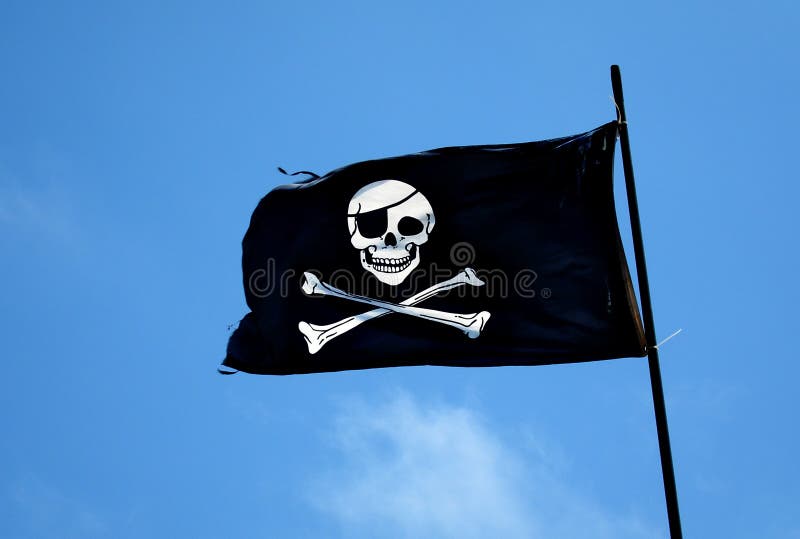 Negro pirata bandera blanco cráneo ondulación en viento.