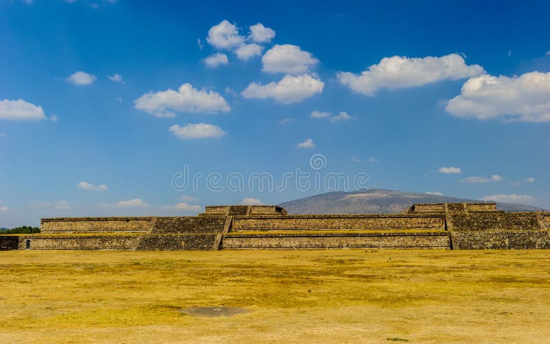 Pirámide de la luna, Teotihuacan, México fotografía de archivo libre de regalías Pirámide de la luna, Teotihuacan, México fotografía de archivo libre de regalías