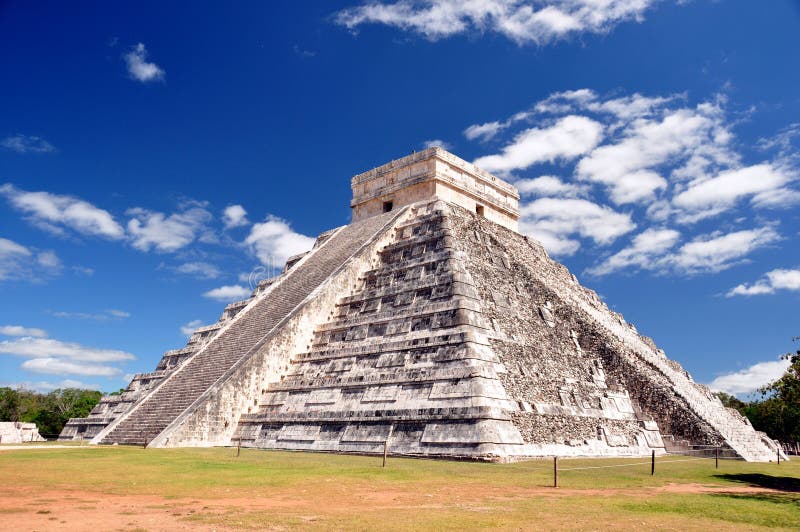 Pirámide Maya En ChichenItza México Imagen de archivo