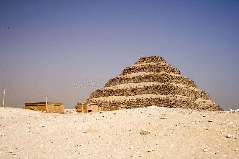 A pirâmide da etapa de Djoser imagem de stock royalty free A pirâmide da etapa de Djoser imagem de stock royalty free