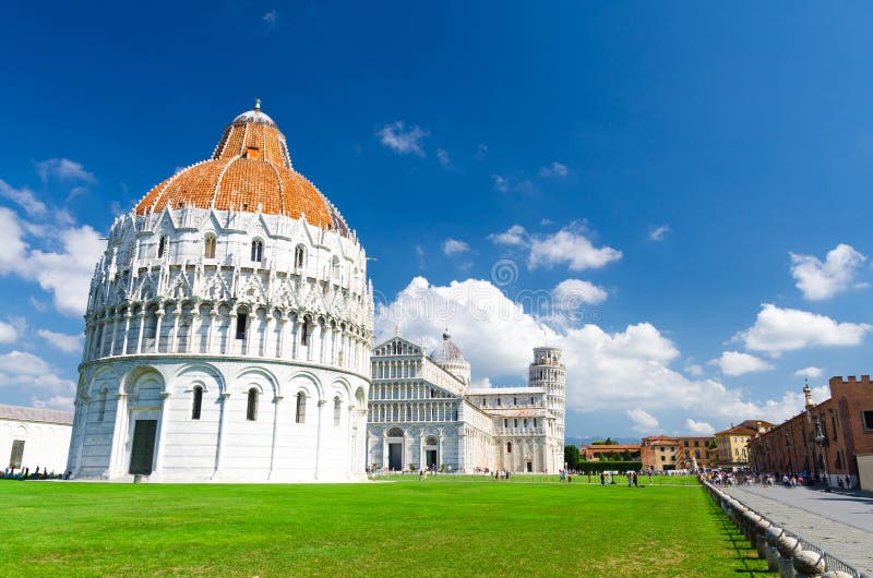 Pisa-Baptistery Battistero, Pisa-Kathedrale Duomo Cattedrale und lehnender Turm Torre auf Quadrat Piazza Del Miracoli stockbilder Pisa-Baptistery Battistero, Pisa-Kathedrale Duomo Cattedrale und lehnender Turm Torre auf Quadrat Piazza Del Miracoli stockbilder
