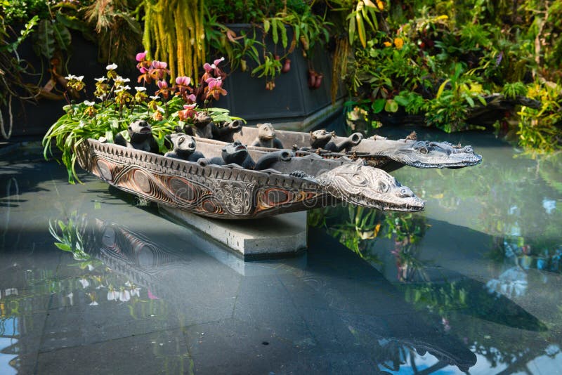Piscina adornada en jardines bootanical por la bahía imagen de archivo Piscina adornada en jardines bootanical por la bahía imagen de archivo
