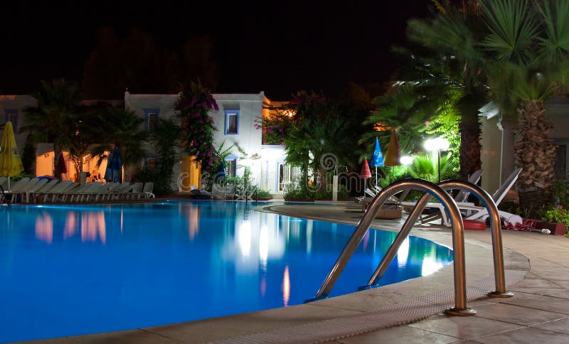 Piscina di notte immagini stock libere da diritti