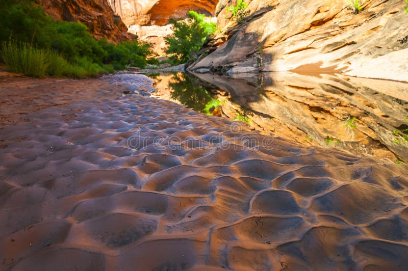 Piscina de agua - Hunter Canyon Hiking Trail Moab Utah foto de archivo Piscina de agua - Hunter Canyon Hiking Trail Moab Utah foto de archivo