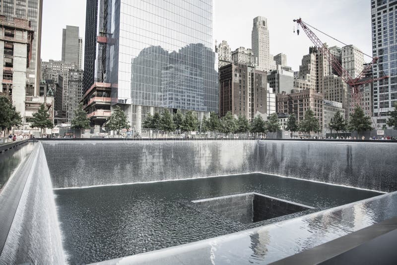 Piscina de reflejo en el monumento de 9/11