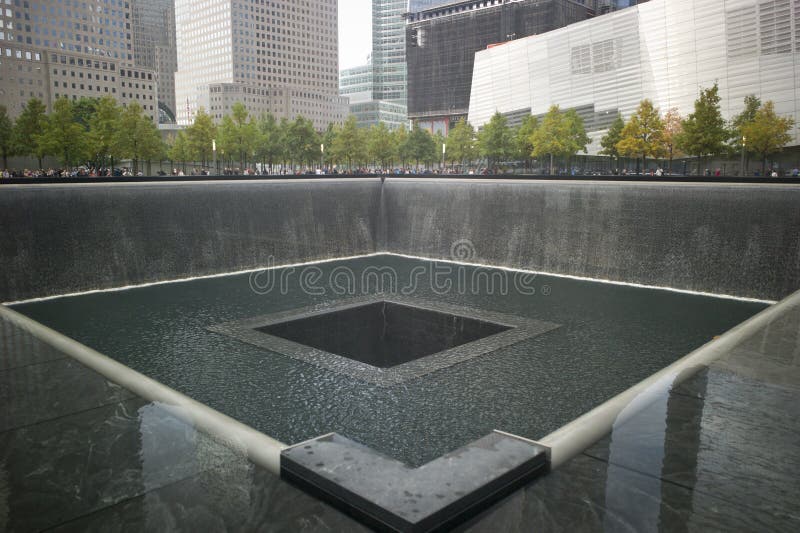 Piscina de reflejo en el monumento nacional del 11 de septiembre