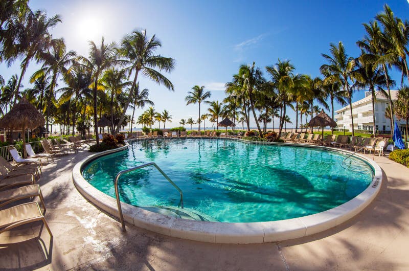Piscine de lieu de villégiature luxueux photo stock Piscine de lieu de villégiature luxueux photo stock