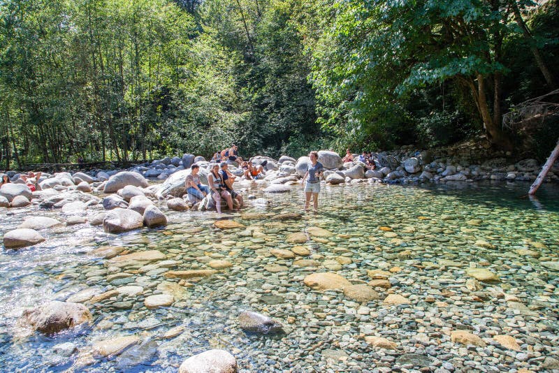 Piscine de 30 pieds en Lynn Canyon Park, Canada image libre de droits Piscine de 30 pieds en Lynn Canyon Park, Canada image libre de droits