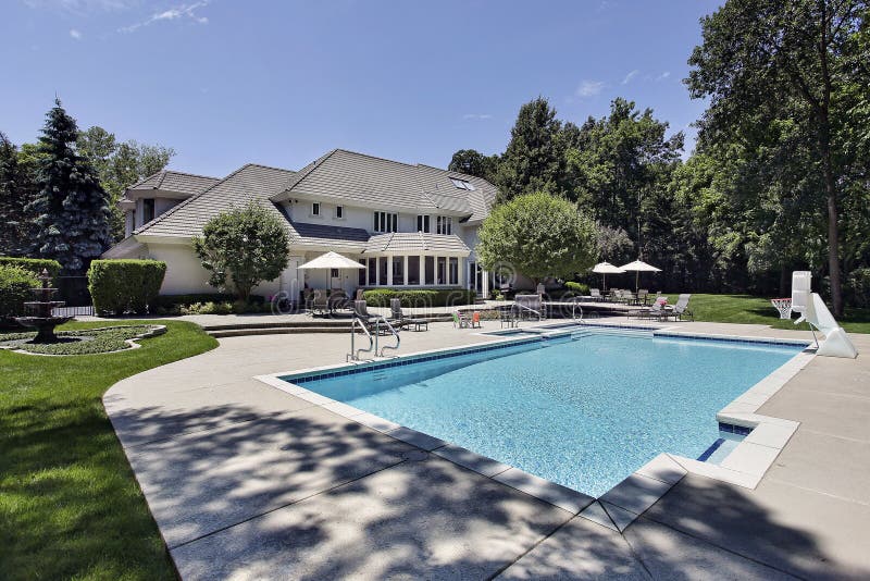 Piscine et paquet photo stock