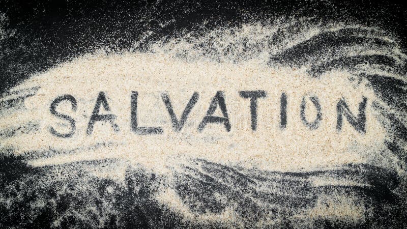 Piso de la palabra SALVATION escrita en arena blanca