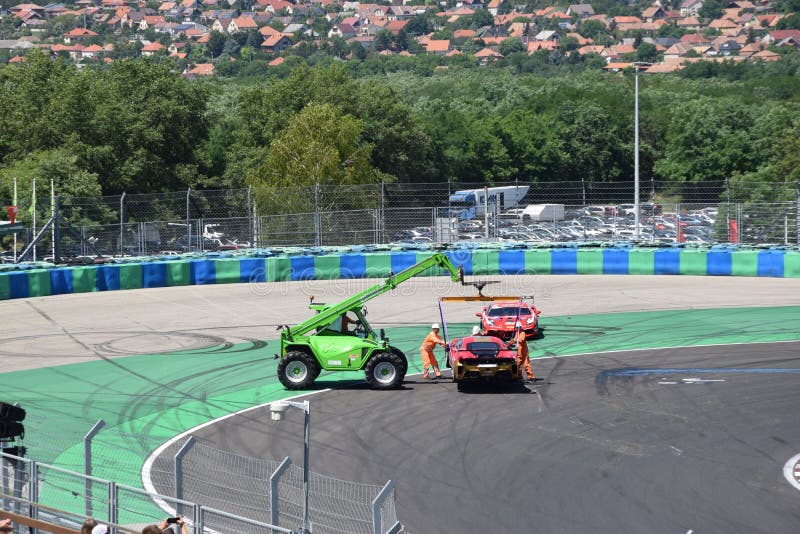 Cena De Corrida Automática Com Três Carros Esportivos Esmagando a Areia Em  Um Autosíndrome Foto Editorial - Imagem de competir, excitador: 162591346