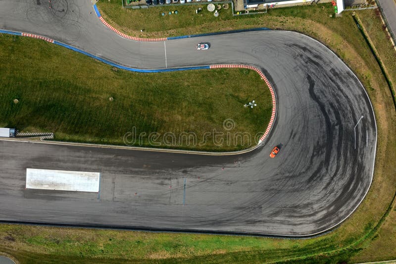 Pista De Corridas De Carros De Luxo, Tal Como Vista De Cima a