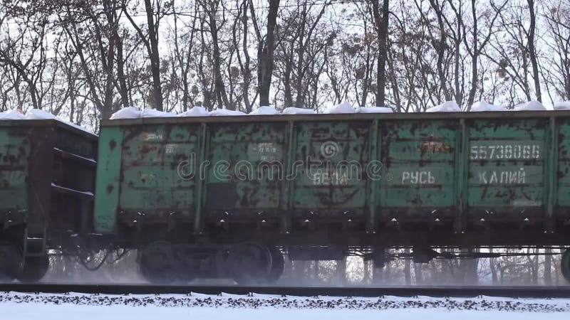 Pistas de ferrocarril en la nieve