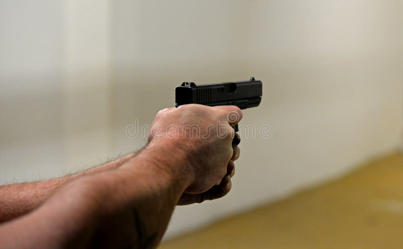 Pistola 9mm na gama de tiro