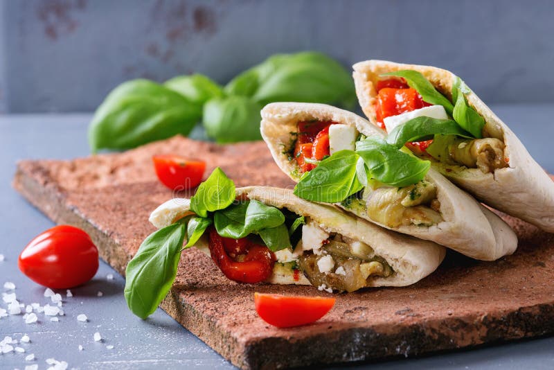 Pita bread sandwiches with vegetables