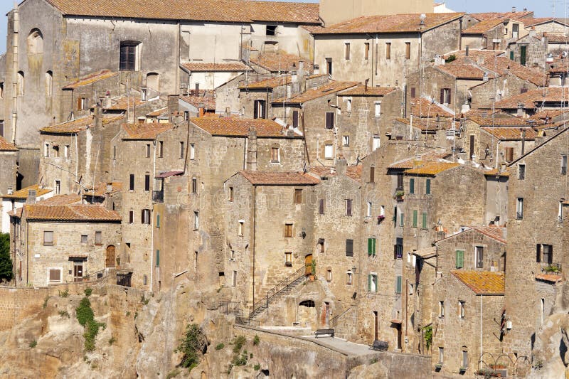 Pitigliano (Toscana) en la mañana fotografía de archivo libre de regalías Pitigliano (Toscana) en la mañana fotografía de archivo libre de regalías