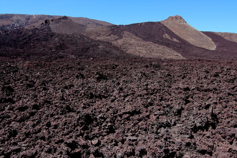 Na francúzskom ostrove Reunion, Piton de la Fournaise sopka, a posledný lávy.