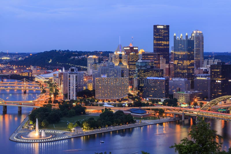 Pittsburgh in der Dämmerung, Ansicht zum Stadtzentrum