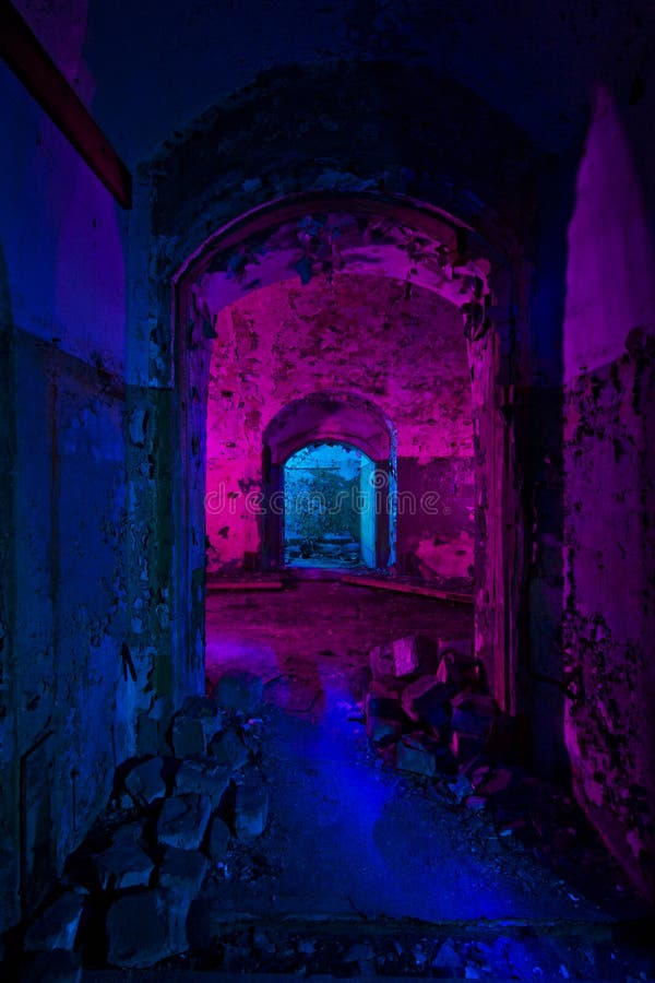 Pittura leggera variopinta astratta in bunker sovietico abbandonato perno fotografie stock Pittura leggera variopinta astratta in bunker sovietico abbandonato perno fotografie stock