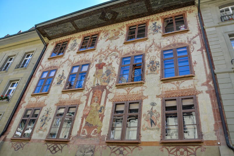 Pittura medievale sulla casa nella vecchia città di Berna fotografia stock libera da diritti Pittura medievale sulla casa nella vecchia città di Berna fotografia stock libera da diritti