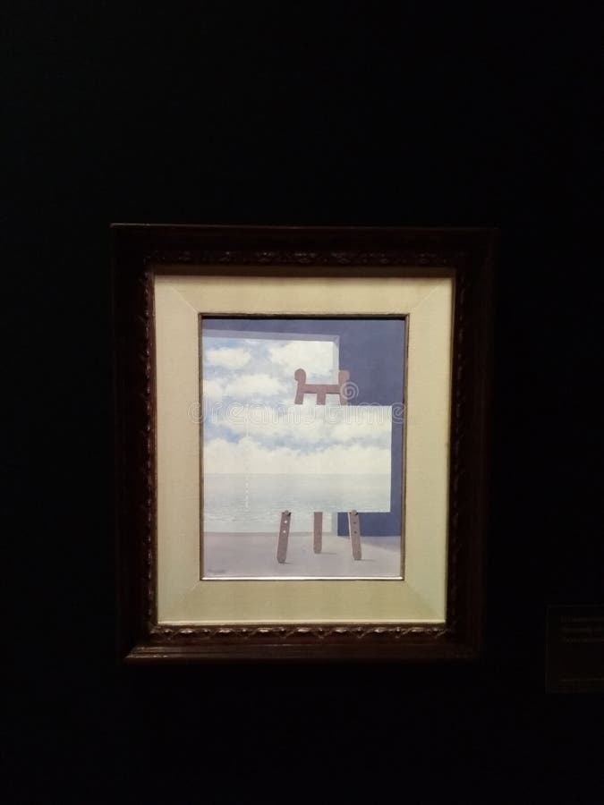 Pittura nel museo di Rene Magritte fotografia stock libera da diritti Pittura nel museo di Rene Magritte fotografia stock libera da diritti
