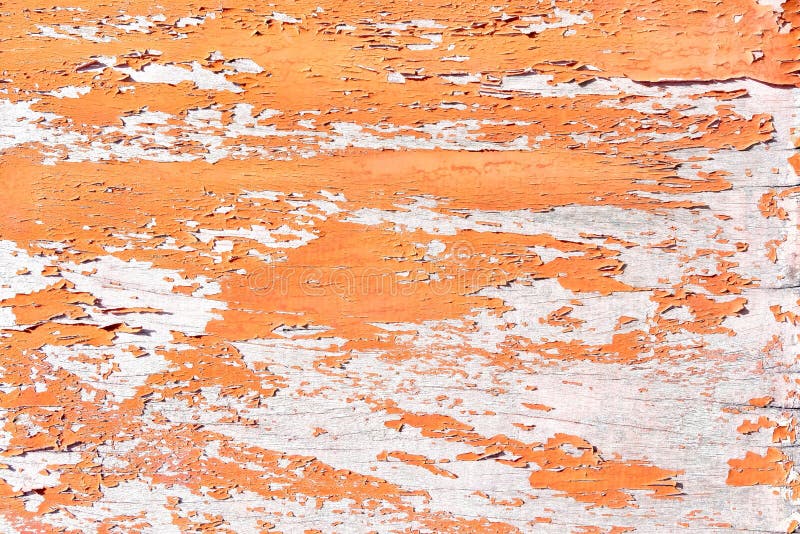 Pittura rossa della sbucciatura sul fondo di legno di struttura fotografia stock Pittura rossa della sbucciatura sul fondo di legno di struttura fotografia stock