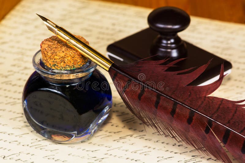 Piuma d'annata a penna ed inchiostro fotografia stock libera da diritti Piuma d'annata a penna ed inchiostro fotografia stock libera da diritti