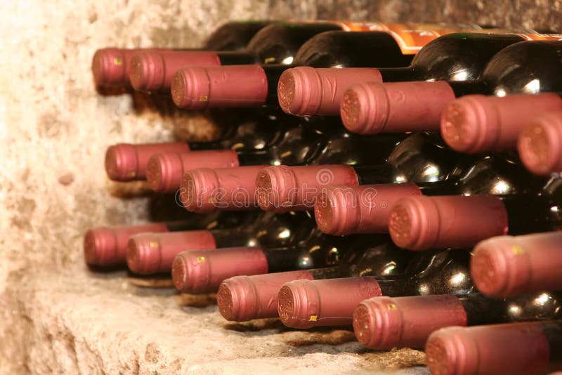 piwnicy butelki wina zdjęcie stock piwnicy butelki wina zdjęcie stock