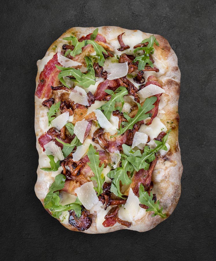 Pizza Carbonara with Bacon, Chanterelles, Arugula, Mozzarella, Parmesan