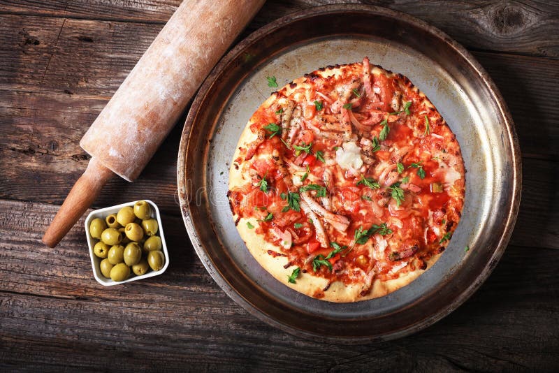 Pizza deliciosa fresca fotos de stock royalty free