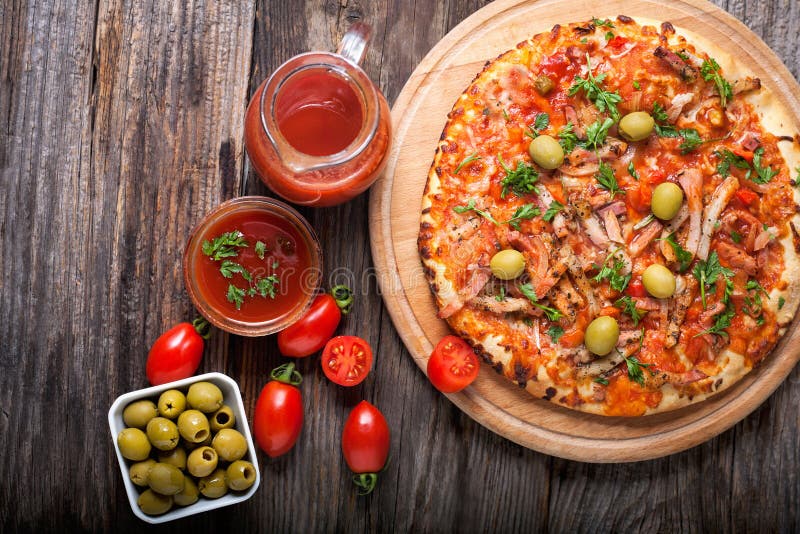 Pizza deliciosa fresca fotos de stock