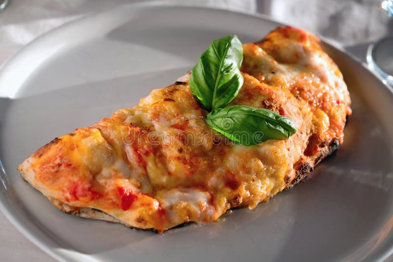Pizza di Calzone fotografie stock Pizza di Calzone fotografie stock