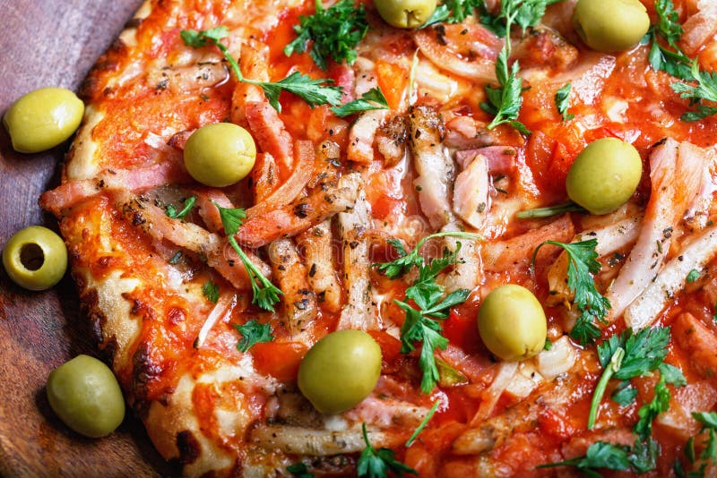 Pizza gourmet deliciosa fotografia de stock