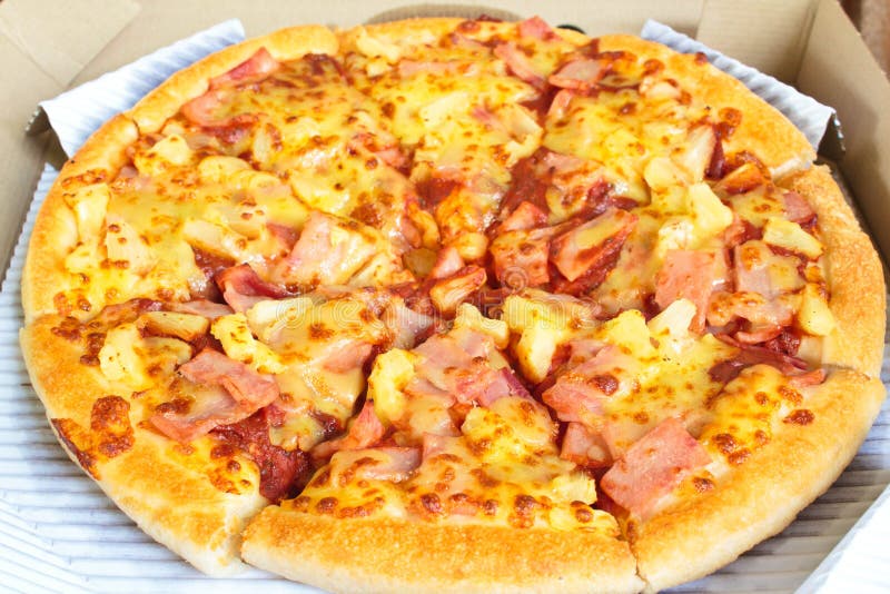 Pizza hawaiana imágenes de archivo libres de regalías Pizza hawaiana imágenes de archivo libres de regalías