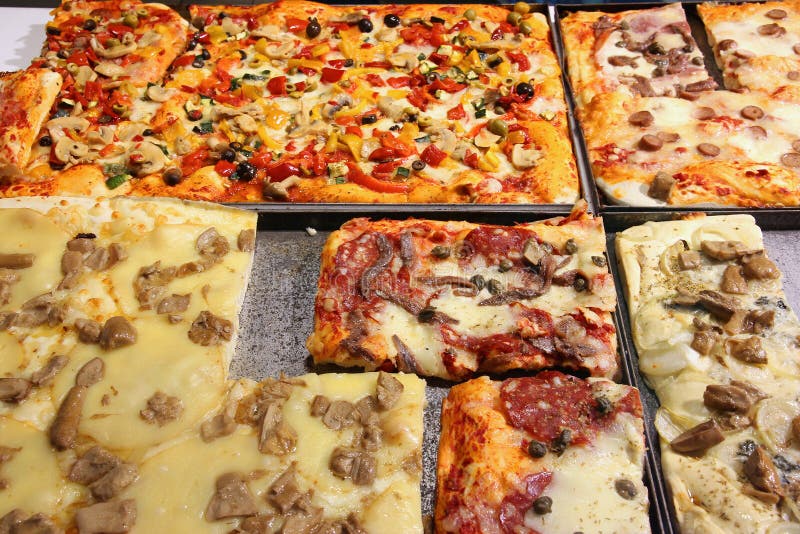Pizza in Italië stock afbeeldingen Pizza in Italië stock afbeeldingen