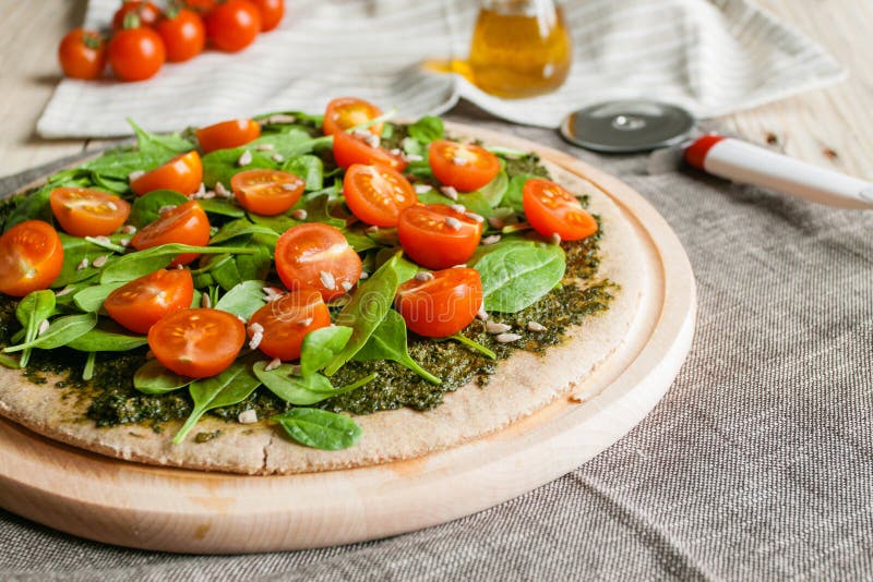 Pizza Mit Putenhack Und Pesto — Rezepte Suchen