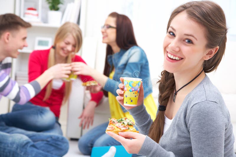 pizza partyjni wiek dojrzewania obrazy royalty free pizza partyjni wiek dojrzewania obrazy royalty free