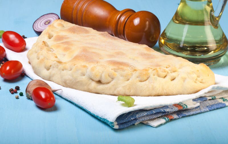 Pizza préparée avec du fromage fondu image stock Pizza préparée avec du fromage fondu image stock