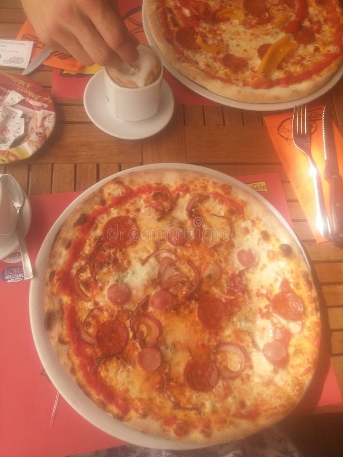 Pizze e caffè italiani fotografia stock libera da diritti Pizze e caffè italiani fotografia stock libera da diritti
