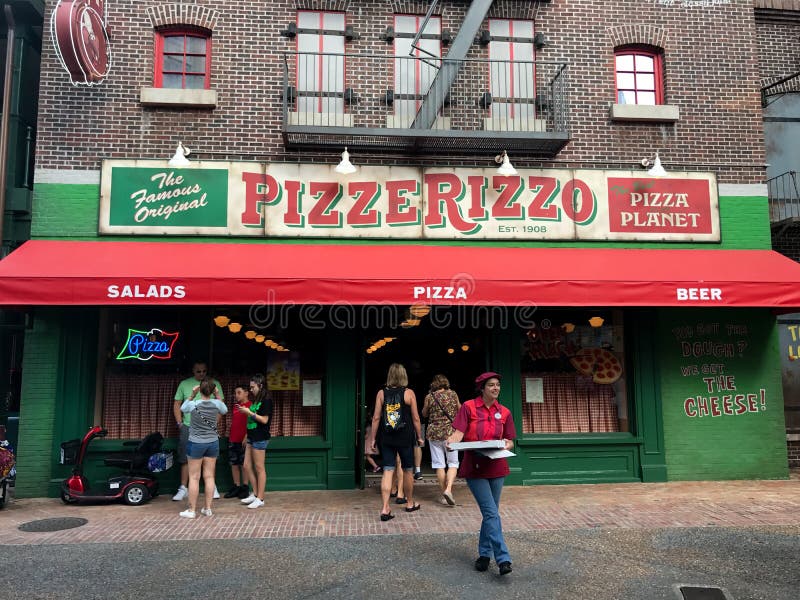 PizzeRizzo w Disney ` s Hollywood studiach w Orlando, Floryda zdjęcia stock PizzeRizzo w Disney ` s Hollywood studiach w Orlando, Floryda zdjęcia stock