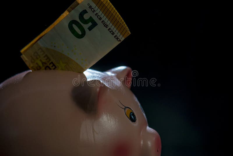 Pięćdziesiąt euro prosiątka bank obraz royalty free Pięćdziesiąt euro prosiątka bank obraz royalty free