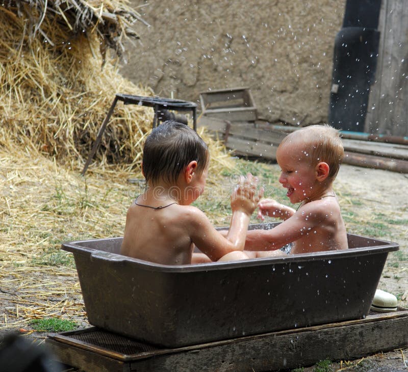 Pièce de deux frères et pour laver images libres de droits Pièce de deux frères et pour laver images libres de droits
