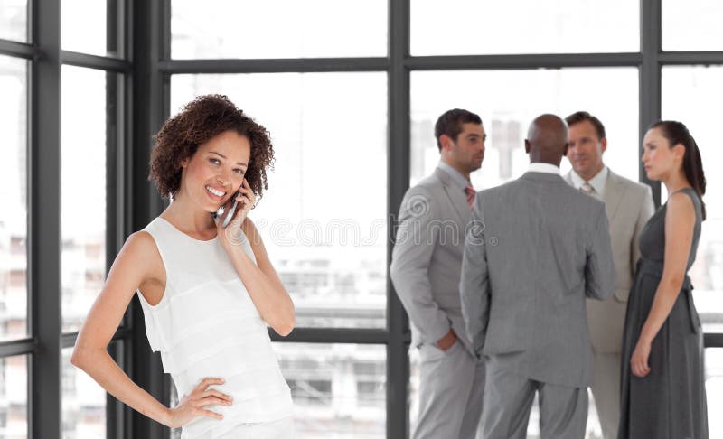 piękna biznesowa telefonu potrait kobieta zdjęcie royalty free piękna biznesowa telefonu potrait kobieta zdjęcie royalty free