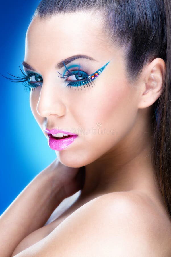 Piękna brunetki dziewczyna z luksusowym makeup obrazy stock