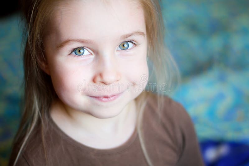 piękna dziewczyna portret uśmiecha się obraz stock piękna dziewczyna portret uśmiecha się obraz stock