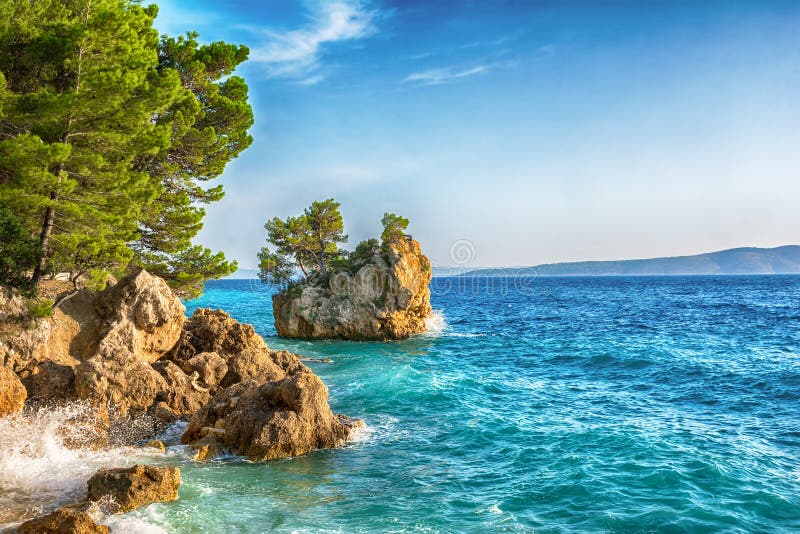 Piękna Punta Rata plaża w Brela, Makarska Riviera, Dalmatia, Chorwacja Podróż kurortu tło Lato vacatioan kosmos kopii fotografia stock Piękna Punta Rata plaża w Brela, Makarska Riviera, Dalmatia, Chorwacja Podróż kurortu tło Lato vacatioan kosmos kopii fotografia stock