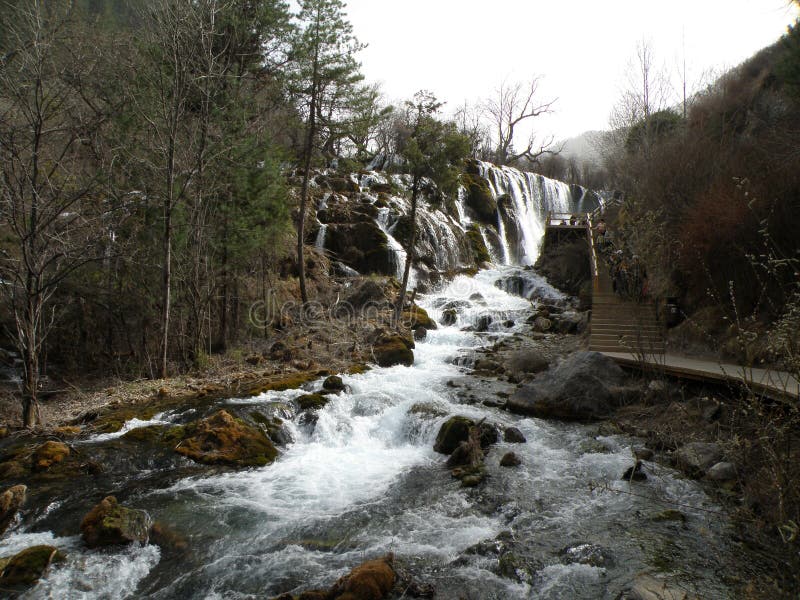 Piękna scena jesienna w Jiuzhaigou, Chiny zdjęcie stock Piękna scena jesienna w Jiuzhaigou, Chiny zdjęcie stock