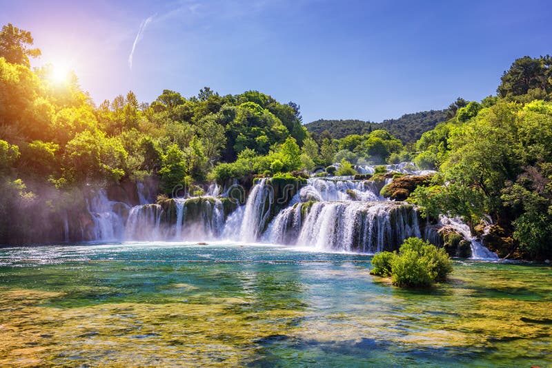 Piękna Skradinski Buk siklawa W Krka parku narodowym, Dalmatia, Chorwacja, Europa Magiczne siklawy Krka park narodowy obrazy stock Piękna Skradinski Buk siklawa W Krka parku narodowym, Dalmatia, Chorwacja, Europa Magiczne siklawy Krka park narodowy obrazy stock