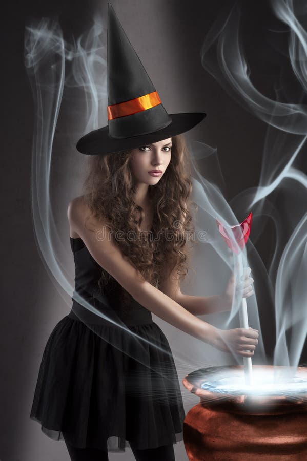 piękna ubierająca dziewczyna z włosami Halloween długo zdjęcia stock piękna ubierająca dziewczyna z włosami Halloween długo zdjęcia stock